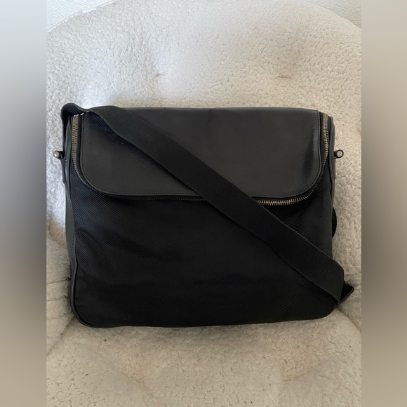 Louis Vuitton canvas and leather messenger bag - Picture 2 of 12